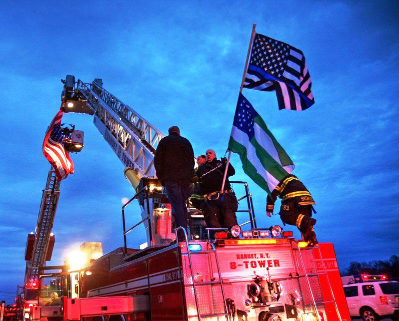 Nanuet and New City Fire Departments pay tribute to fallen hero Sergeant Lemm, Also member of the NYPD. 304 overpass. 12/28/2015. Photo's by Paul Tuzzolino
